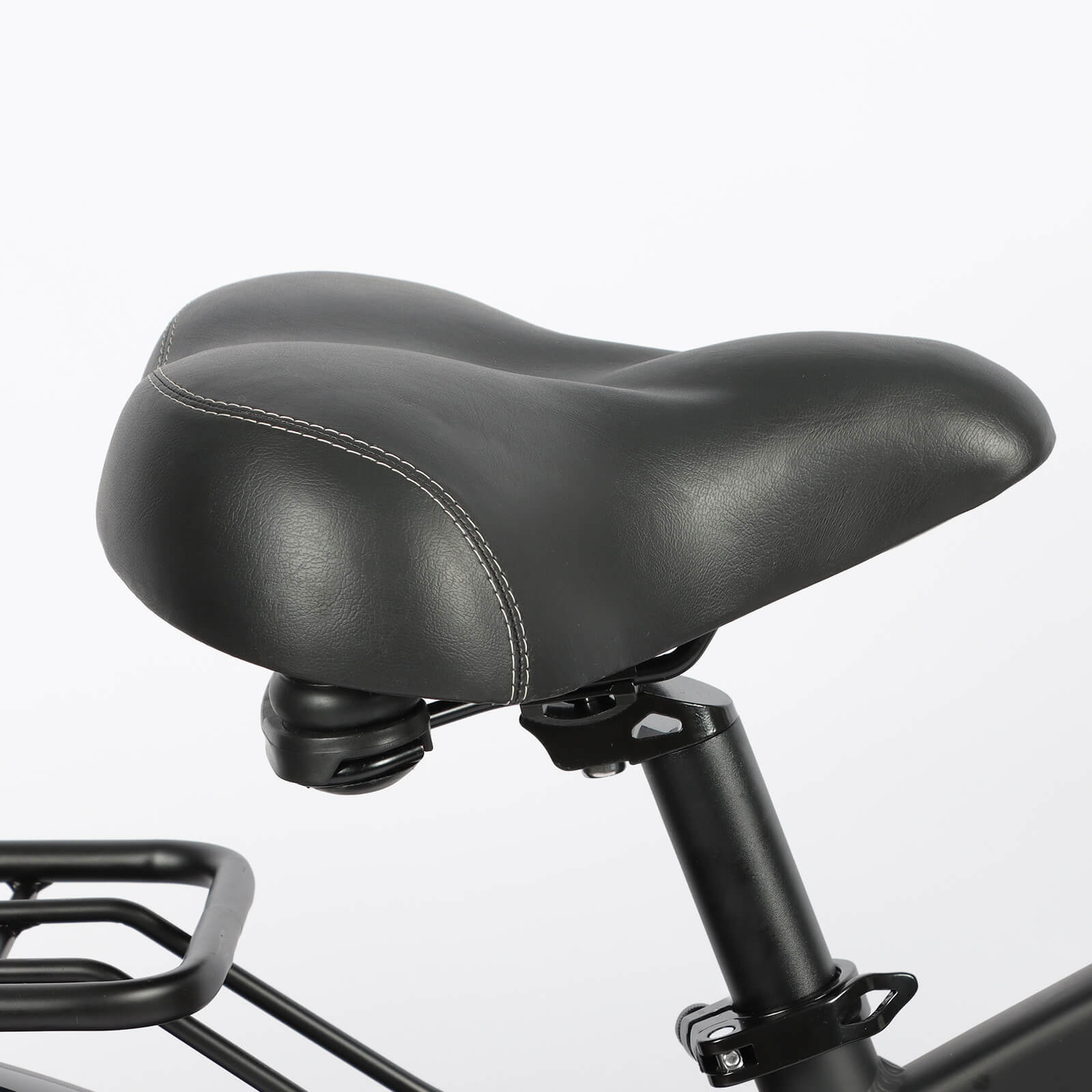 Saddle of Baolujie DP-2602 48V dual motor electric bike designed for comfort on long rides.